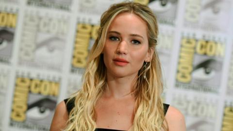 Jennifer Lawrence 'blindsided' by nude photos leak - BBC News
