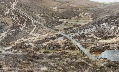 Dara McGrath Fencing at Nancekuke, Cornwall