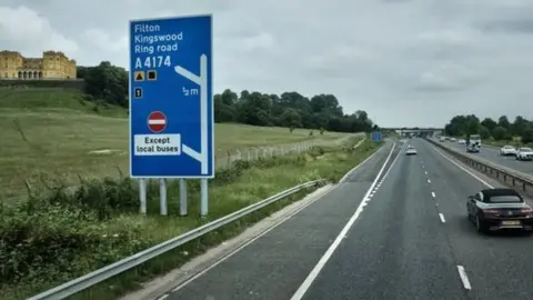 Metrobus M32 in Bristol