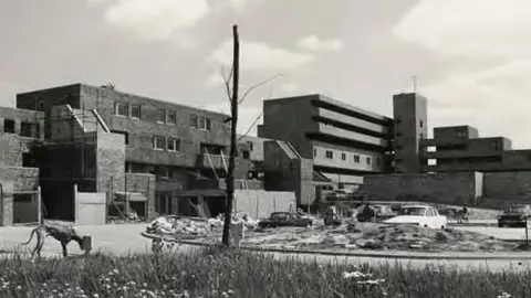 YourMK Serpentine Court in 1975