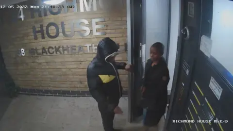 Metropolitan Police CCTV footage of Mark Moodie meeting Maureen GItau in Richmond House