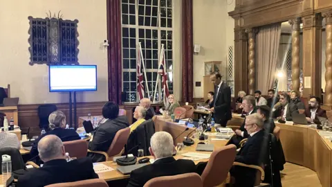 Shariqua Ahmed /BBC City council meeting