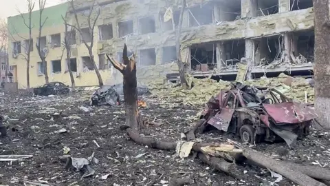 Reuters Destruction of hospital in Mariupol, 9 March 2022