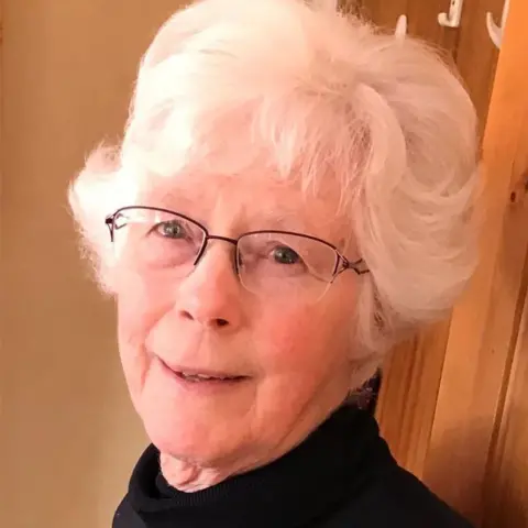 Liz Goldfinch Liz Goldfinch