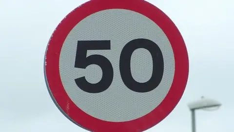 A sign reading 50mph