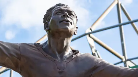 Matt Ellacott/Jack Leslie Campaign Statue of Jack Leslie