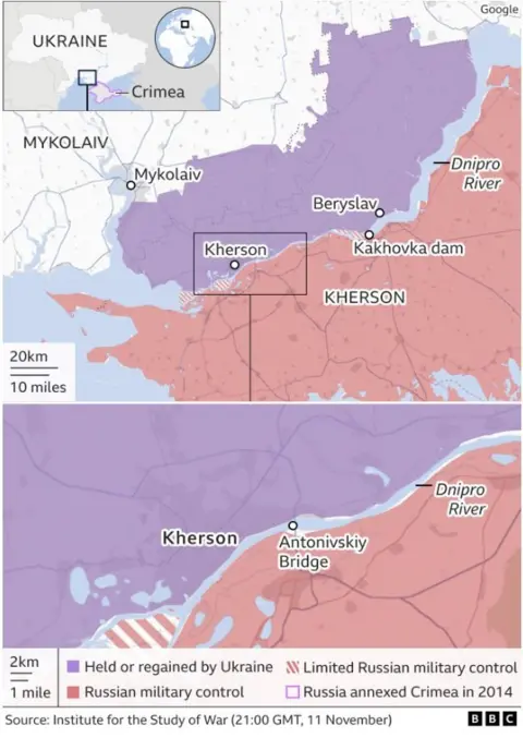 Maps showing a close up of Kherson