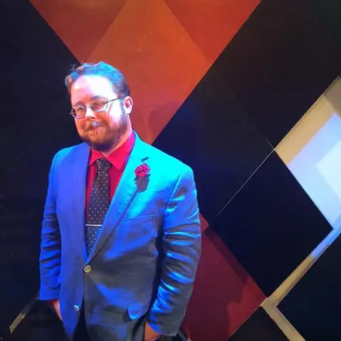 Allan Mott Allan on stage