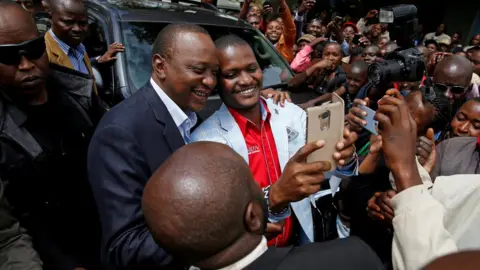 Reuters Kenya President Uhuru Kenyatta posing with a voter - 26 October 2017