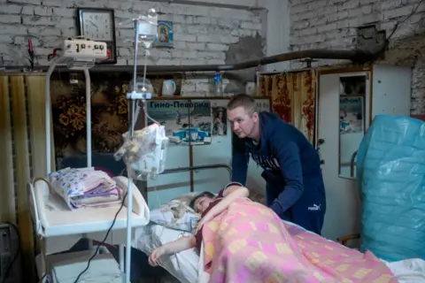 Getty Images A mother waits to give birth in a hospital basement in Mykolaiv