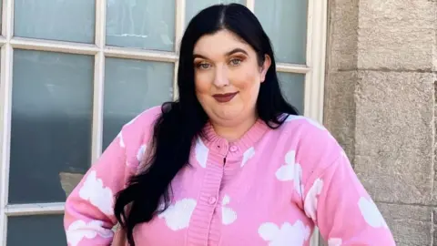 @selfloveliv Olivia Callaghan