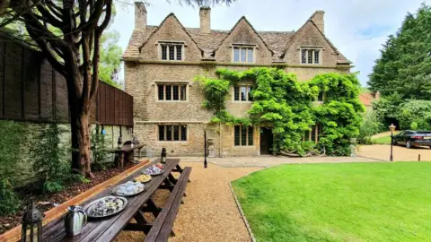 Thomas Flight/AirBnB Stonnwall Manor