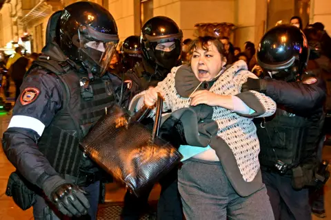 Alexander Nemenov / AFP Police officers detain a woman in Moscow during protests against partial military mobilisation in the Ukraine war on 21 September