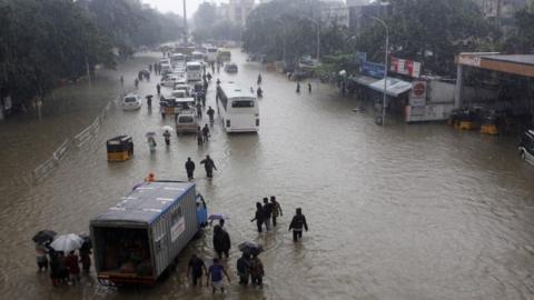 Why is India's Chennai flooded? - BBC News