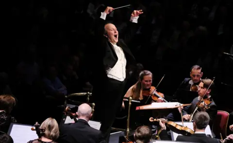 Sakari Oramo conducts the BBC Symphony Orchestra