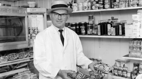 Luton News/Culture Trust A man wearing a straw hat