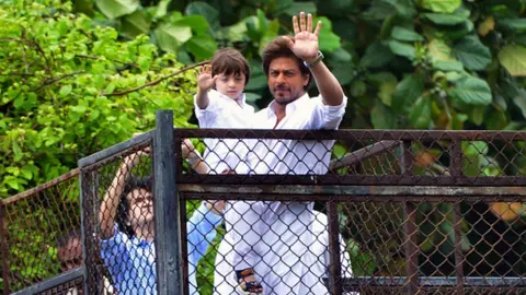 Getty Images Shahrukh Khan wave to fans outside his house for celebrate his birthday on November 2, 2019 in Mumbai