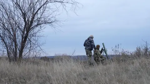 BBC Two Ukrainian soldiers at a mortar training unit