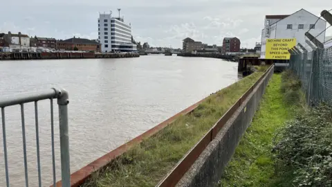 Shaun Whitmore/BBC Great Yarmouth flood defences