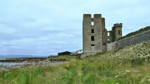 Mary and Angus Hogg/Geograph Thurso Castle