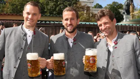 Getty Images England captain Harry Kane with Bayern Munich team mates Manuel Neuer and Thomas Muller holding beers.