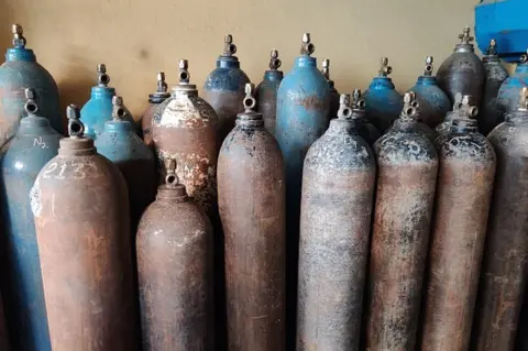 Getty Images India oxygen cylinders