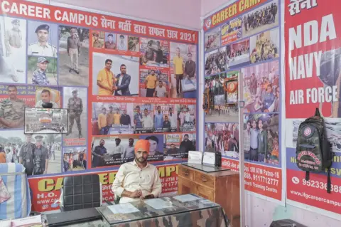 Ronny sen army coaching