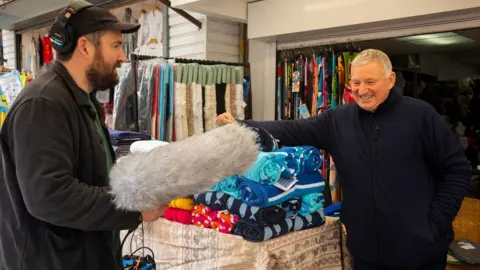 Wayne Pilgrim Oliver Payne speaking to Lenny Gordon