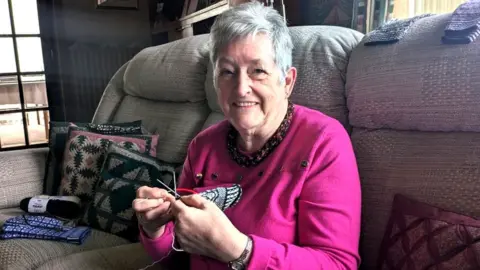 Knitter records glove patterns to save Sanquhar designs