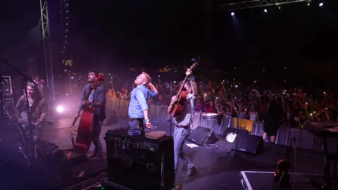 CC Smugglers CC Smugglers performing