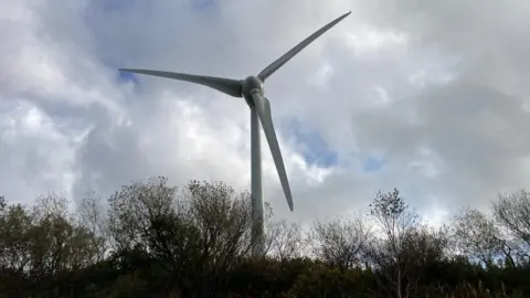 WIND TURBINE