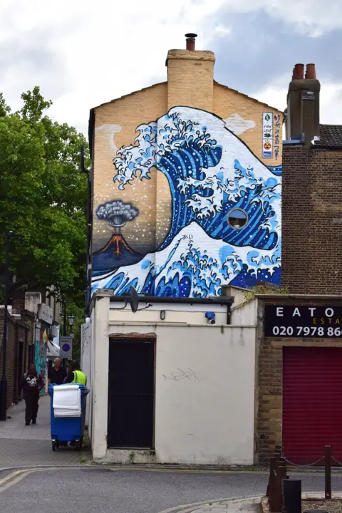 Paul Kerley The wave is about to crash into the passage