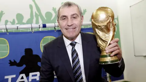 Adrian Dennis / Getty Images Peter Shilton