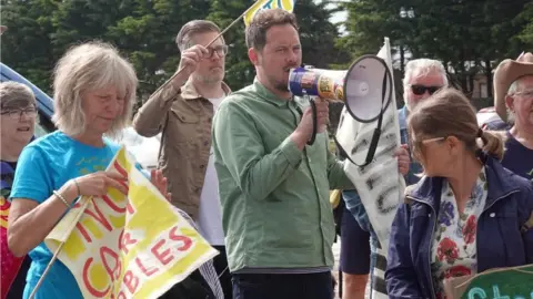 Michael Mitas MP Stephen Morgan with protesters