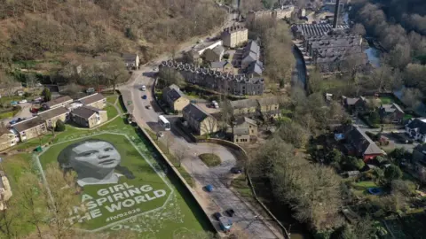 Sand in Your Eye/Guzelian Giant portrait of Greta Thunberg
