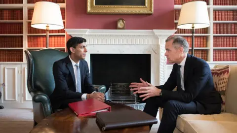 Getty Images Mark Carney talks to UK chancellor Rishi Sunak ahead of the Budget.
