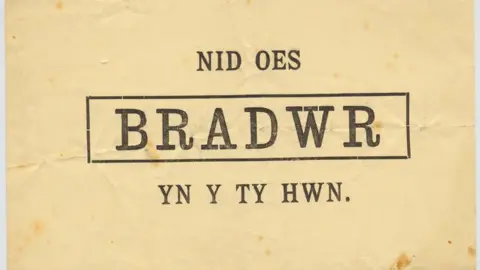 People's Collection Sign reading: Nid Oes Bradwr Yn Y Ty Hwn (Trans: No Traitor In This House)