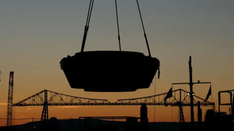 Ian Forsyth/Getty Images Part unloaded