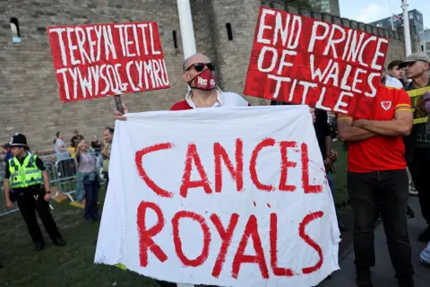 Wales News Service Protest during Charles visit to Cardiff Castle after his accession to the throne.