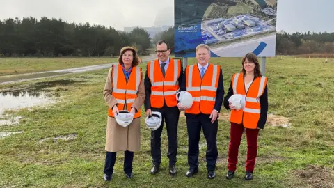 Shaun Whitmore/BBC Grant Shapps with EDF Energy representatives