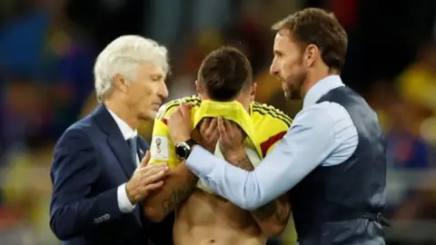 REUTERS/Carl Recine England manager Gareth Southgate and Colombia coach Jose Pekerman console Mateus Uribe after the penalty shootout REUTERS/Carl Recine