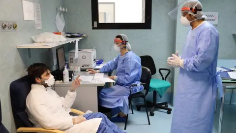 Foundation Soleterre Psychologist works with staff at San Matteo hospital in Pavia