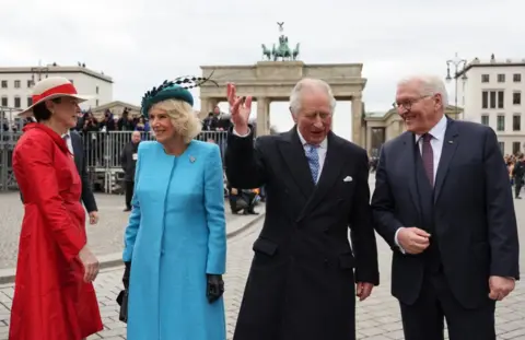 Adrian Dennis / PA Media German President Frank-Walter Steinmeier (right) his wife Elke Büdenbender (left), with King Charles III and the Queen Consort during the ceremonial welcome at Brandenburg Gate, Berlin