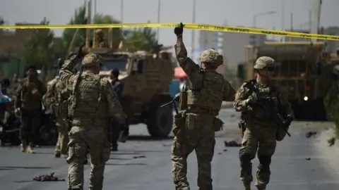 AFP US soldiers arrives at the site of a car bomb attack that targeted a Nato coalition convoy in Kabul on September 24, 2017