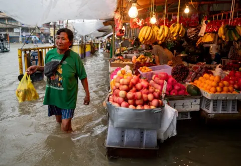 Typhoon Doksuri: Alarming pictures show floods in China, Philippines