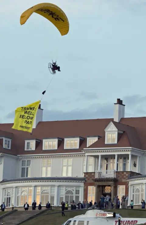 PA Turnberry paraglider protest