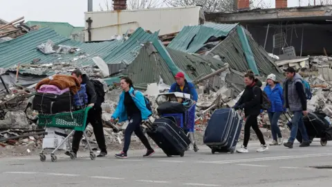 Reuters Civilians evacuating from Mariupol