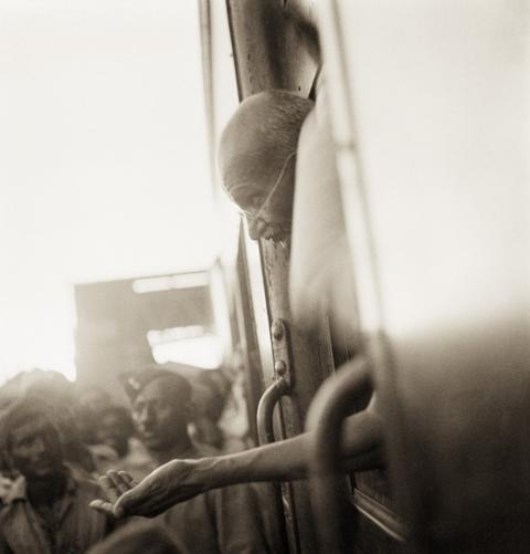 Rare pictures of the last 10 years of Gandhi's life - BBC News