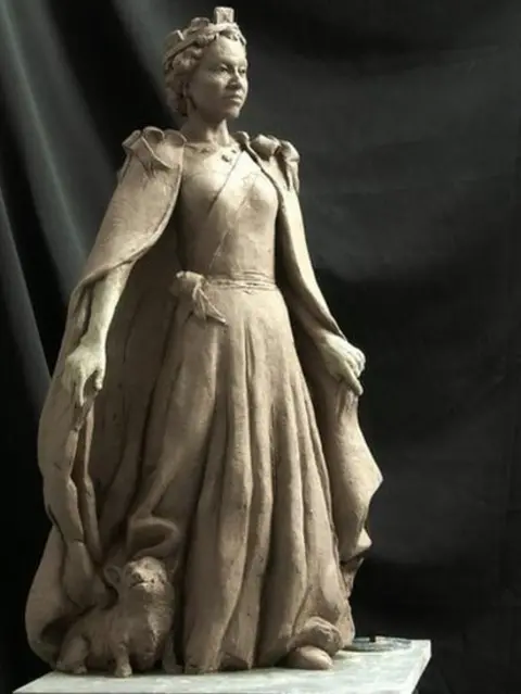 Hywel Pratley Prototype statue of Queen Elizabeth II