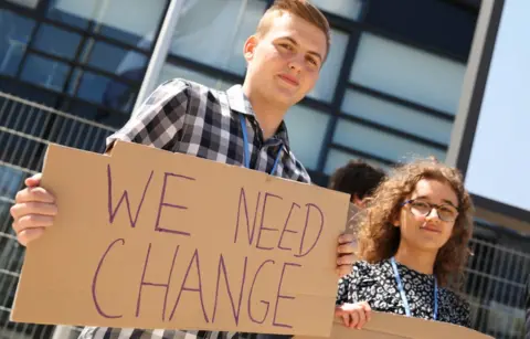 KIARA WORTH/IISD/ENB protestors